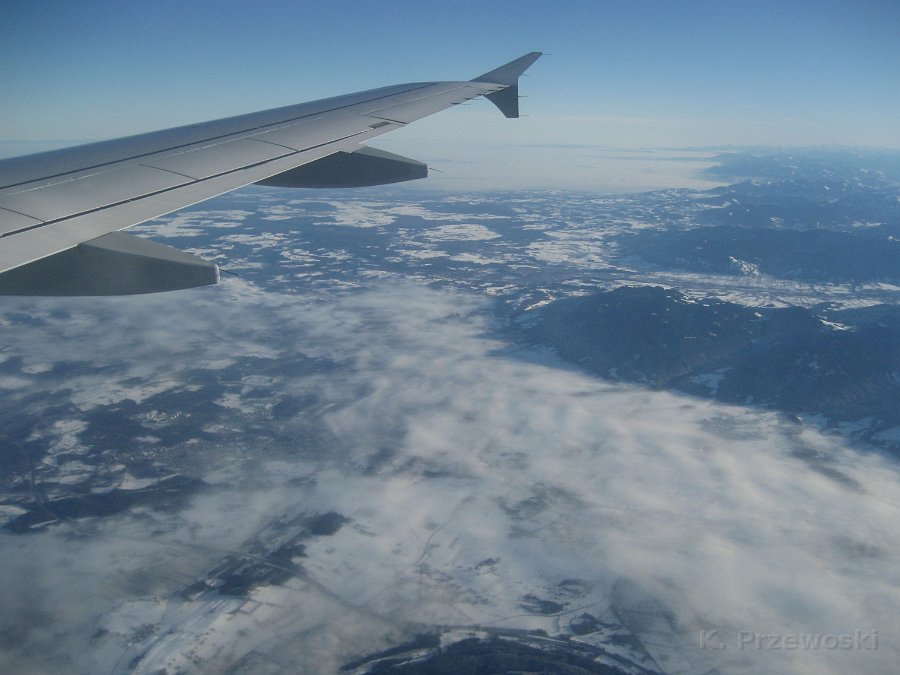 IMG_0491.JPG - Krótko przed lądowaniem w Monachium: chmury dosłownie pełzały po ziemi
