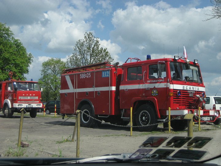 IMG_2540.JPG - Atrakcje zaczęły się już po drodze: wystawa sprzętu pożarniczego w Pamiątkowie