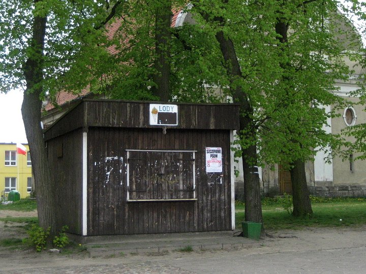 IMG_2606.JPG - ... podobnie zresztą, jak ta budka z lodami stojąca nieopodal