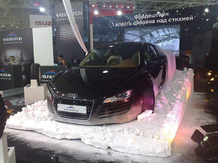 20080828161.jpg - Vredestein (opony) miał bardzo ciekawe stoisko...