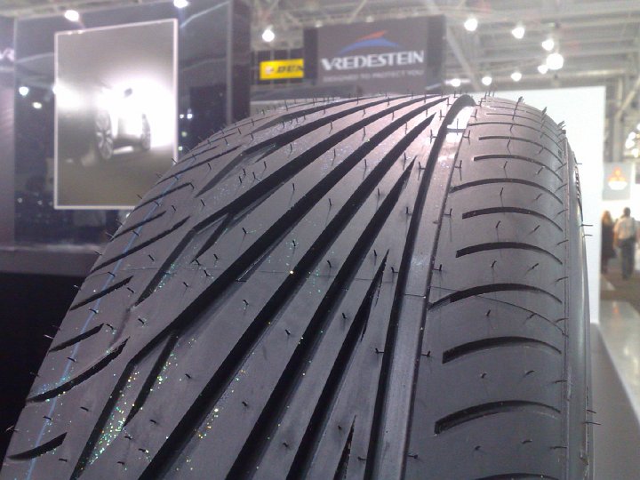 20080828164.jpg - ... i piękne opony, zaprojektowane przez Giugiaro