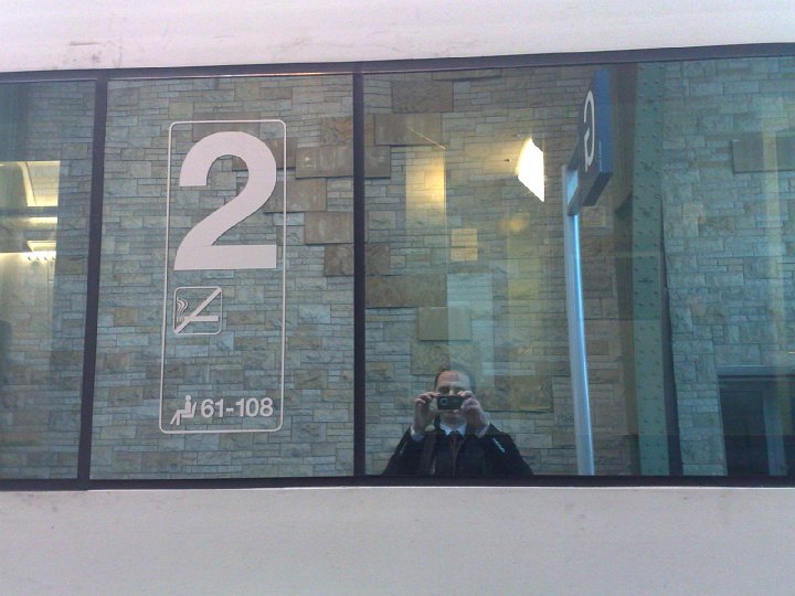 20081003510.jpg - Autoportret (w Berlinie, odbijam się w szybach ICE)