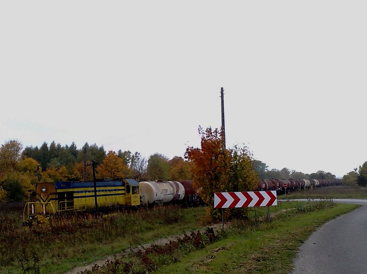 20081012527.jpg - Ten pociąg był straaasznie długi, z drugą lokomotywą na końcu
