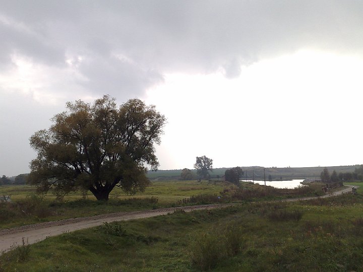 20081012529.jpg - Pogoda była bardzo niepewna tego niedzielnego popołudnia